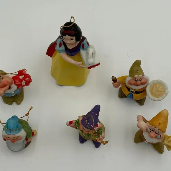 Share Vintage 1970s Schmid Disney Snow White & the Seven Dwarfs Figurine Set (5) - Picture 8 of 11